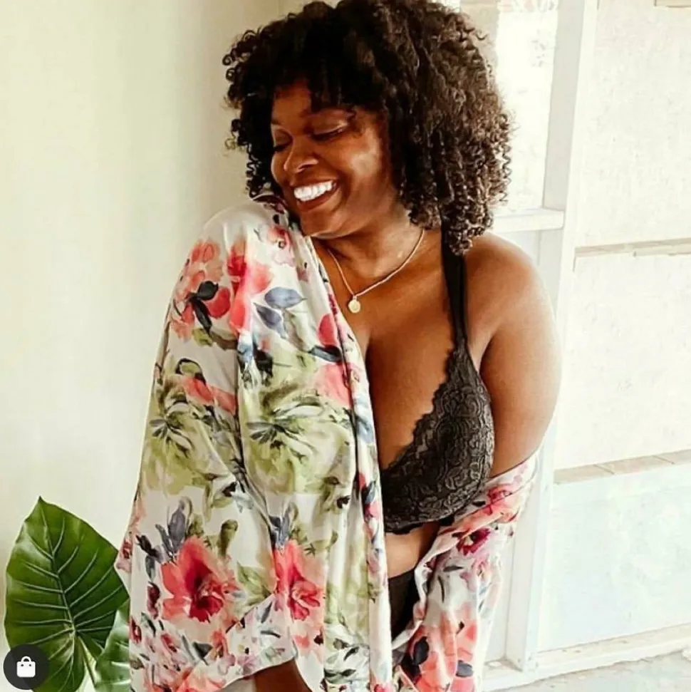 Buy Ava Underwire Scalloped Lace Bra with Wide Straps-Black